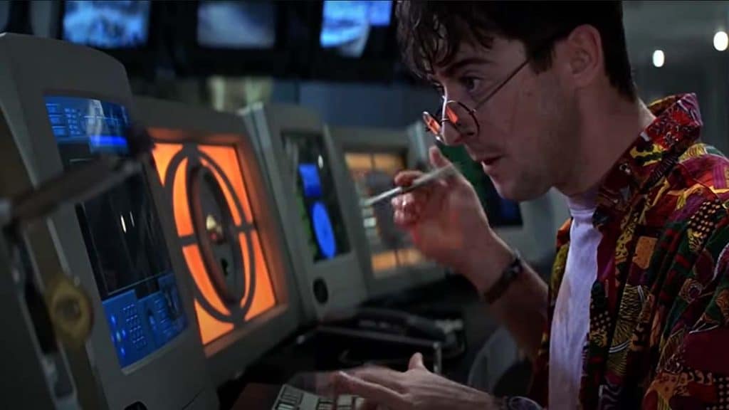 Boris (Alan Cumming) unknowingly playing with the explosive pen in GoldenEye (1995) – one of the film’s most suspenseful set pieces, blending tension with dark humor. This moment perfectly illustrates why the gadget remains iconic and why it still resonates with fans like myself, remembering the thrill of counting along in the cinema. © Metro-Goldwyn-Mayer Studios Inc. / EON Productions – GoldenEye (1995)